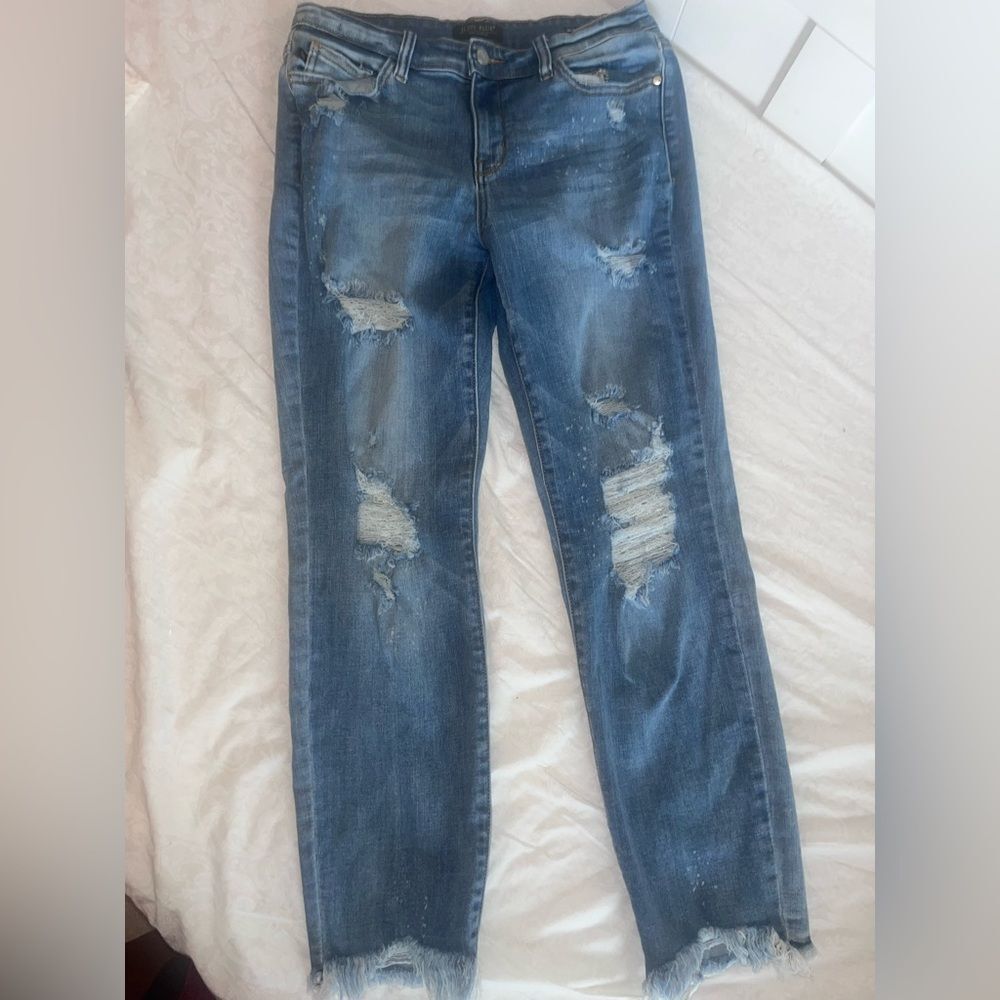 Judy Blue Jeans boyfriend fit distressed light wash raw hem ankle crop 29